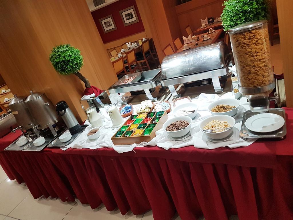 Hotel Atlantico Business Centro Rio de Janeiro Eksteriør bilde Breakfast buffet in a hotel